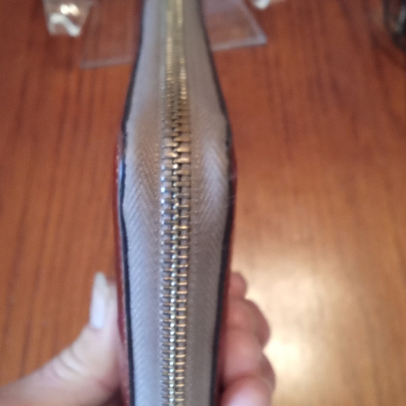 Gucci Burgundy Embossed Wallet - Picture 9 of 15